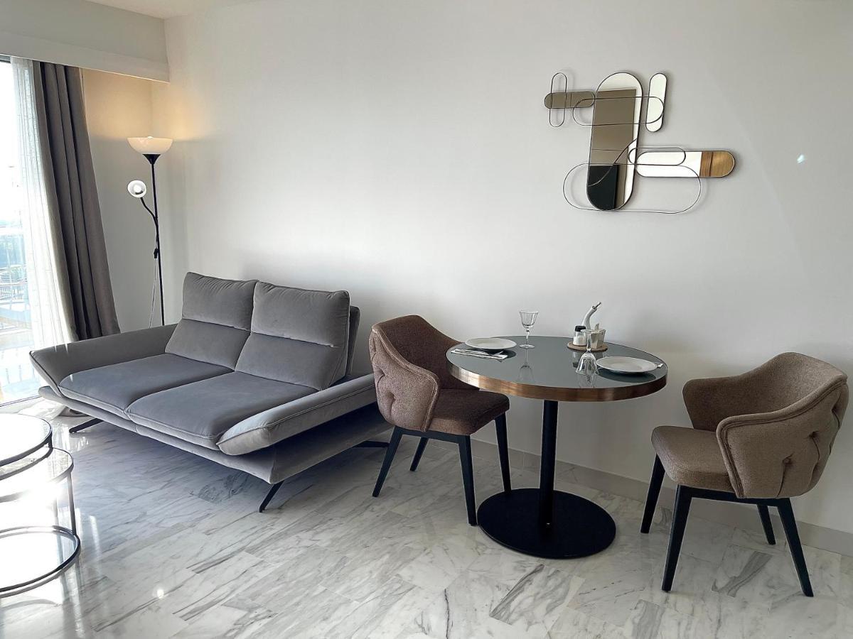 Appartement Bord De Mer Avec Piscine Saint-Laurent-du-Var Zewnętrze zdjęcie