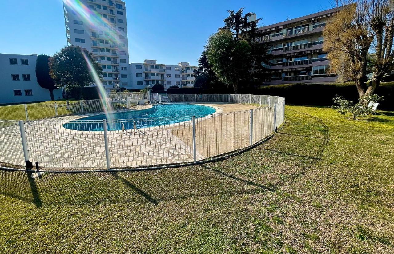 Appartement Bord De Mer Avec Piscine Saint-Laurent-du-Var Zewnętrze zdjęcie